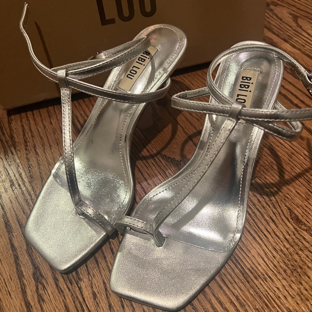 Bibi Lou Toe-Loop Heels